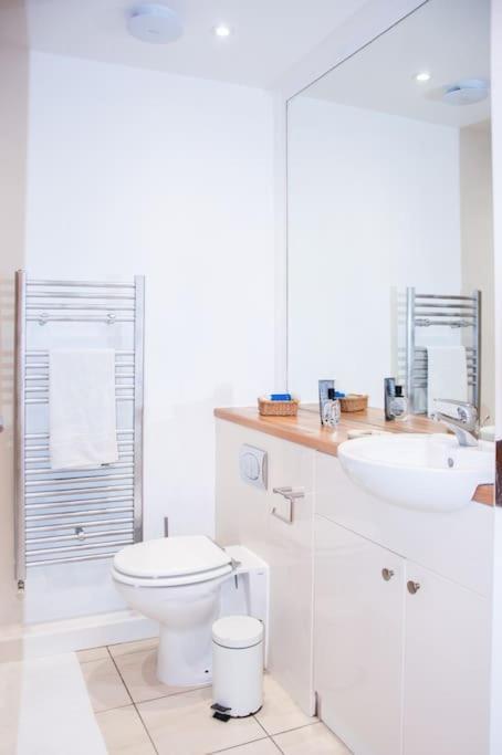 2 Bed 2 Bath Apartment With Canal View Dublín Exterior foto