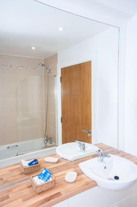2 Bed 2 Bath Apartment With Canal View Dublín Exterior foto