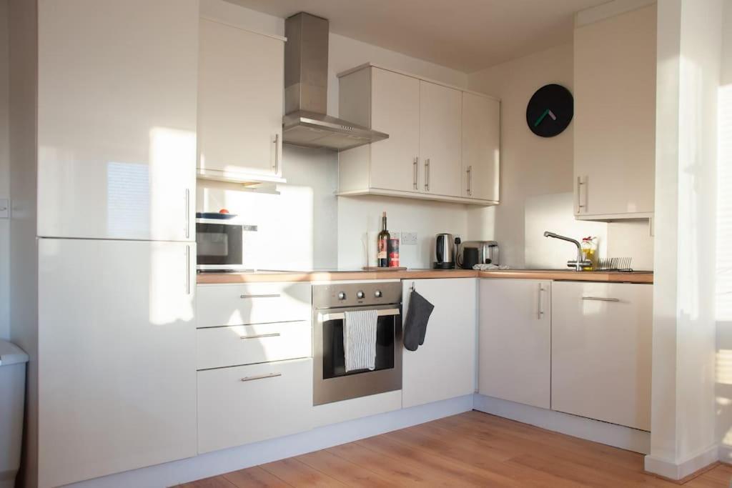 2 Bed 2 Bath Apartment With Canal View Dublín Exterior foto
